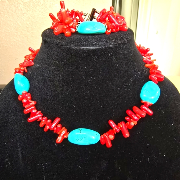Corals and turquoise nekless